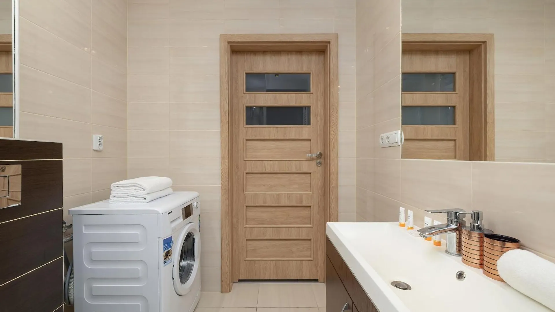 Podgorze Air-Conditioned Family Apartment With Parking By Noclegi Renters Krakow